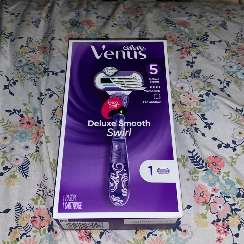Brand (Venus Gillette) Duluxe smooth Swirl. (1) Razor (1) Cartridge.